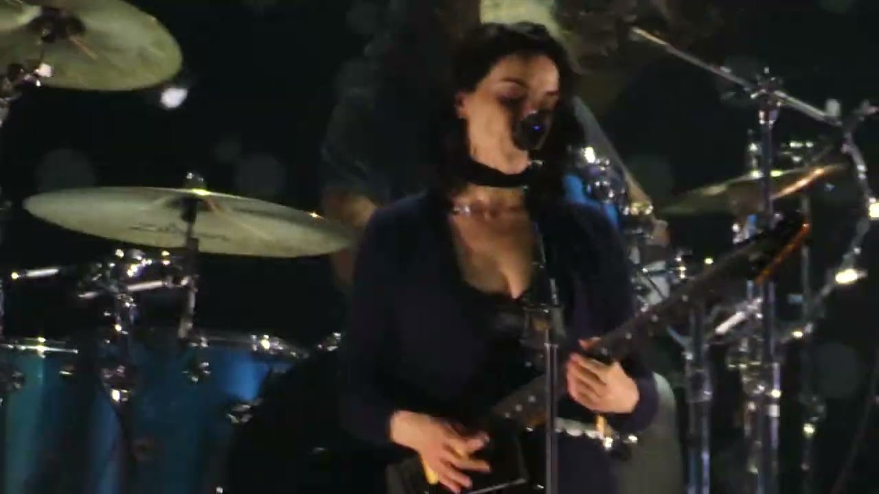 St. Vincent sings 'Breed' with Nirvana members at FireAid
