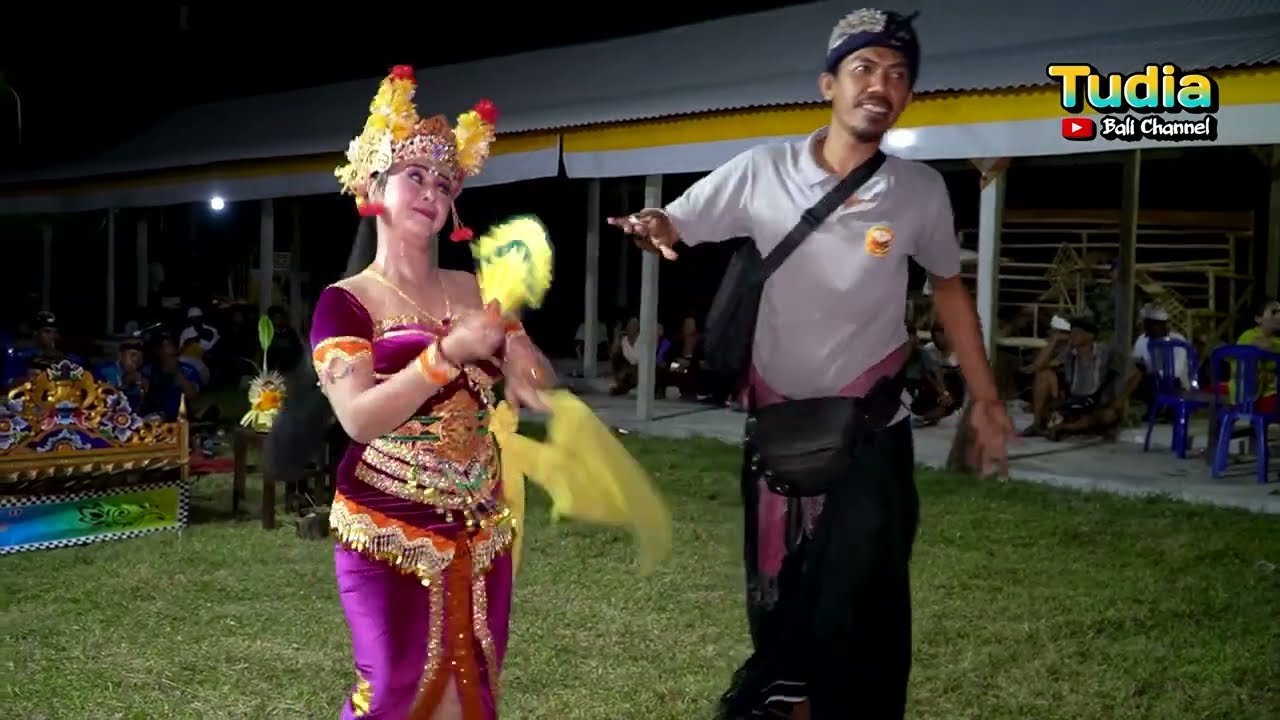 senyum bahagia