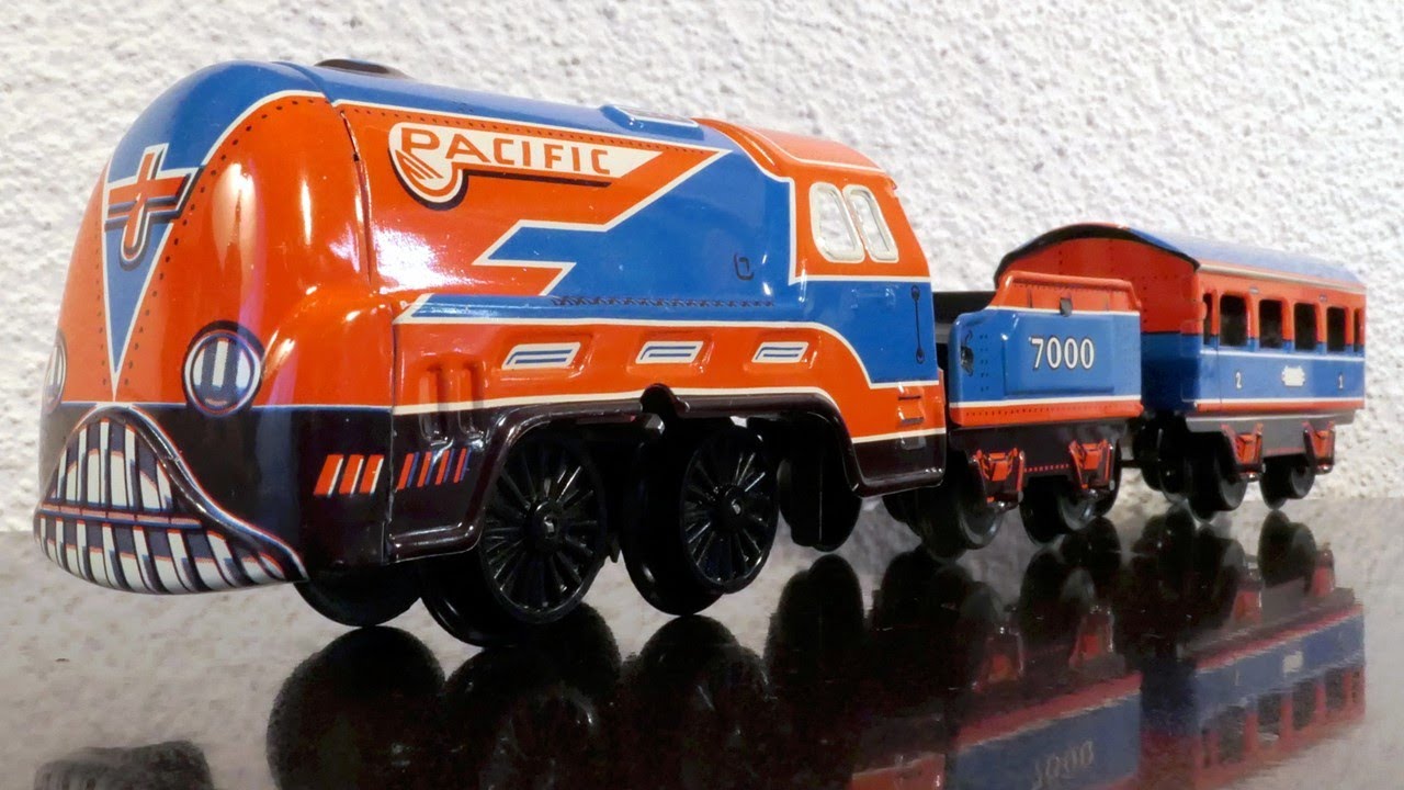 Beckh (Germany) Streamlined Tinplate Clockwork Toy Train set for the Rare 28 mm Gauge