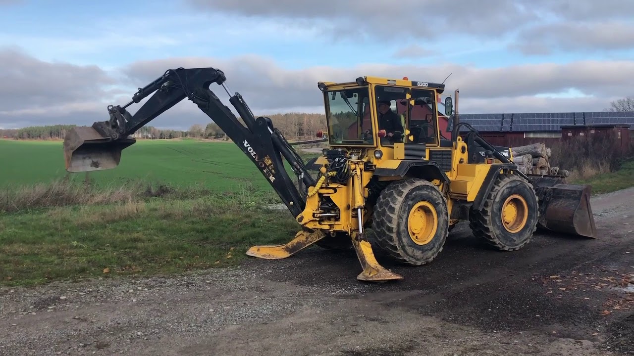 Köp Traktorgrävare Volvo BM6300 med tiltrotator och redskap på Klaravik