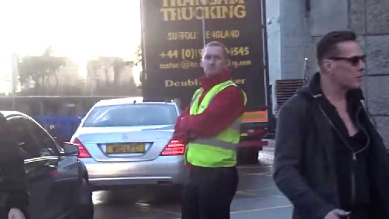 U2 - Larry Mullen Jr. arriving at the arena - Belfast 18/11/2015
