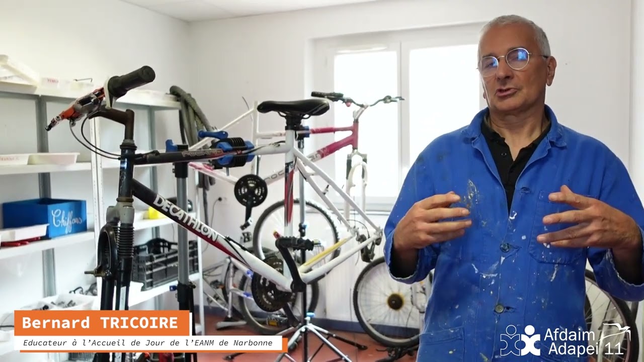 Atelier réparation de vélos à l'Accueil de Jour de l'EANM de Narbonne