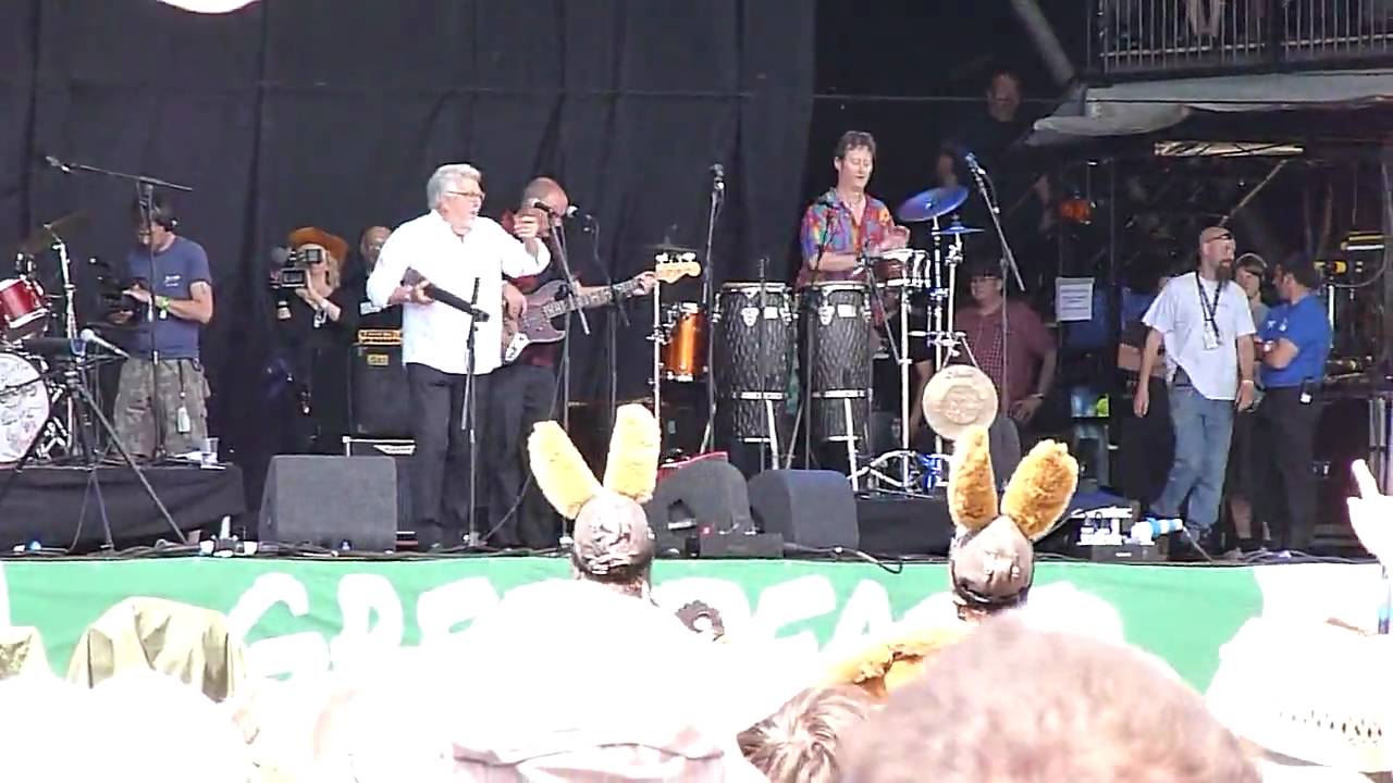Rolf Harris Glastonbury Festival 2010 Stairway to Heaven Pyramid Stage