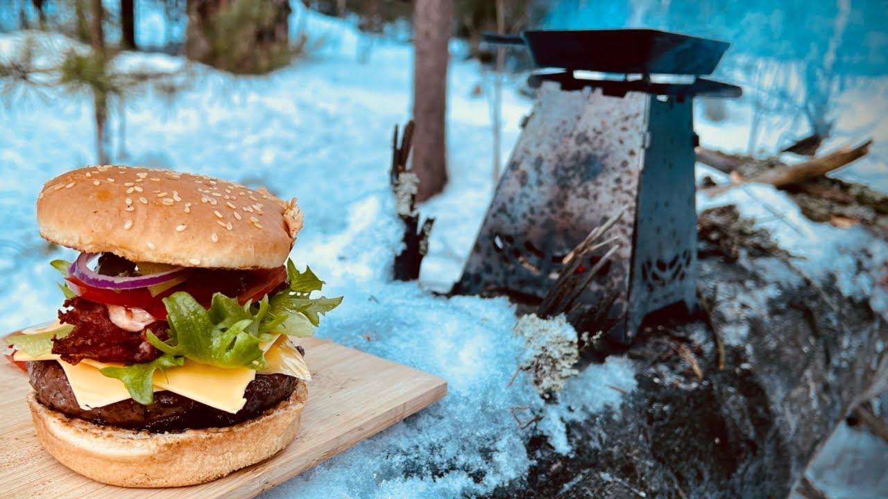 ВКУСНЫЙ БУРГЕР в ЗИМНЕМ ЛЕСУ на ПЕЧКЕ ЩЕПОЧНИЦЕ !