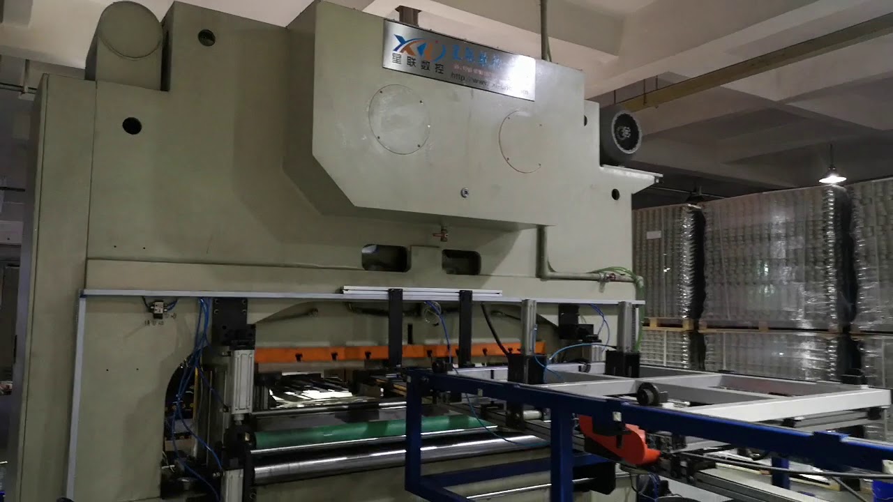 Two piece Cans Production Line with Double Lanes crane press二片罐双通道龙门冲