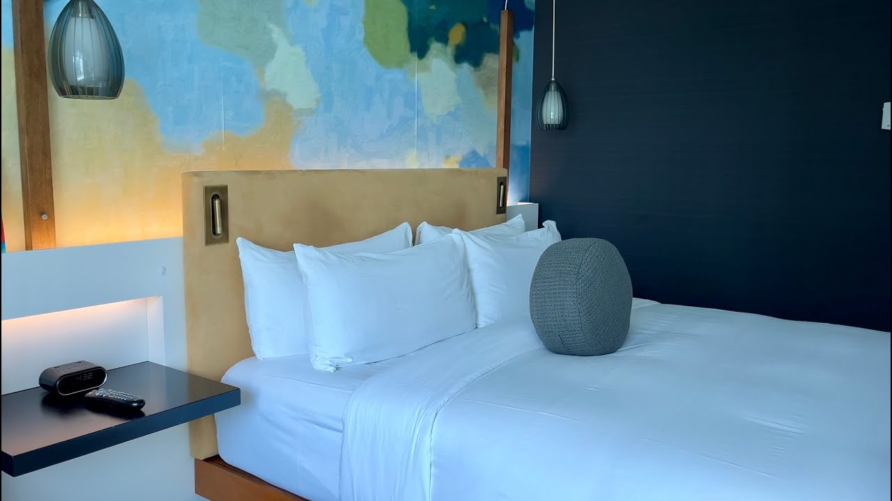 Fairmont The Queen Elizabeth Montreal: Hotel Room Tour