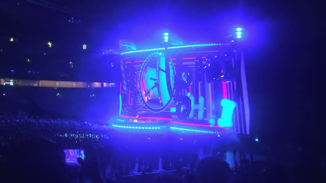 SHAPE OF YOU - Ed Sheeran : Loop Tour @ Sydney 2026-02-15