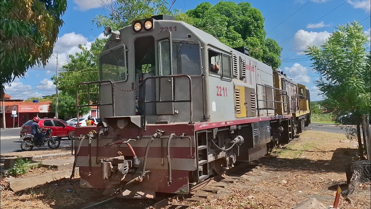 Trem da FTL com GE U10B LIDERANDO