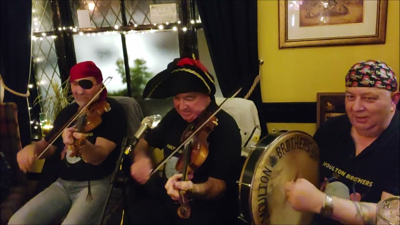 THE MOULTON BROTHERS AT THE GOLDEN LION, BRIXHAM DEVON 19TH APRIL 2025