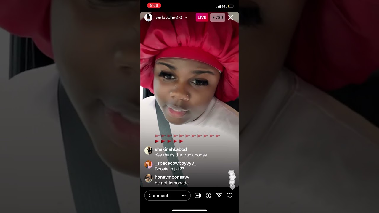 Weluvche live giving us laughs as usual