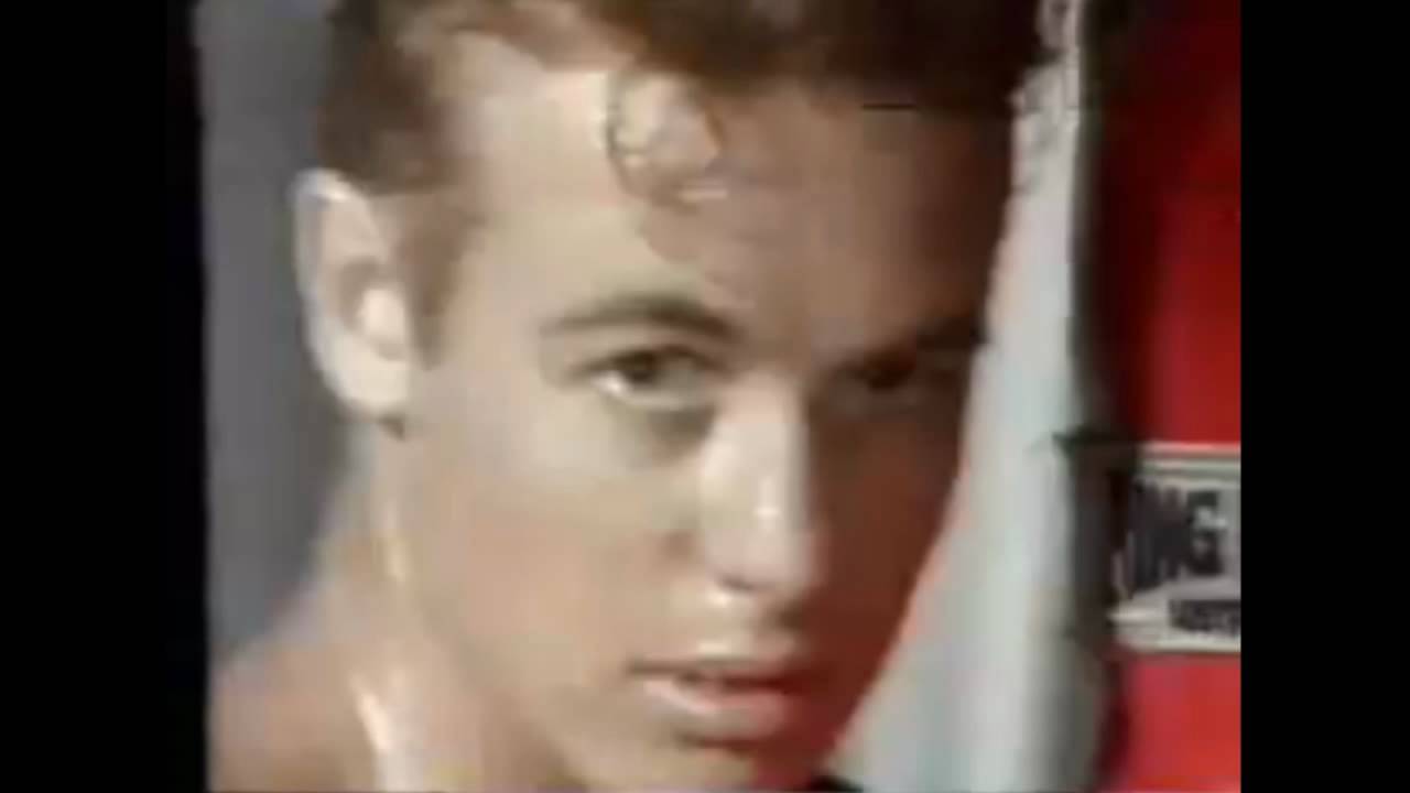 Simon Baker is too sexy...