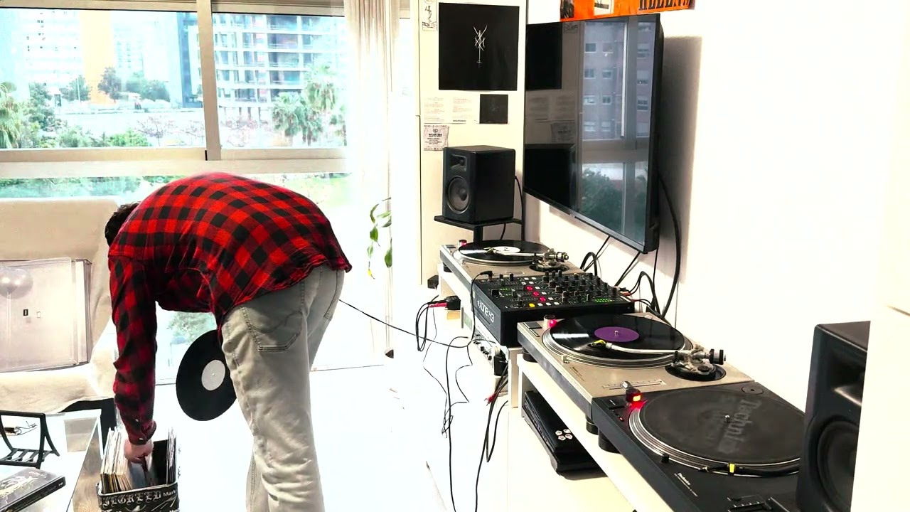Sideburned Hero - Scholars Of Electronics Episode Two: Den Haag