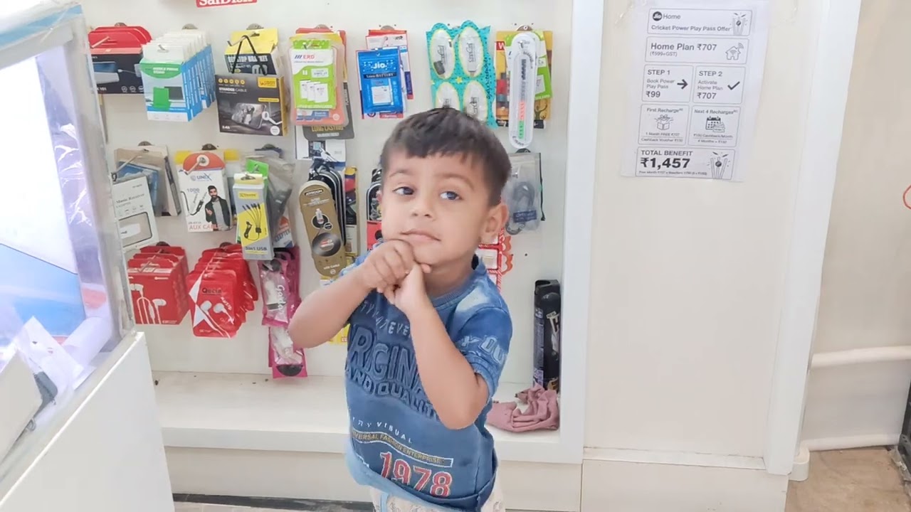 दुकान पर बदमाशी करता हुआ पकड़ा गया 
