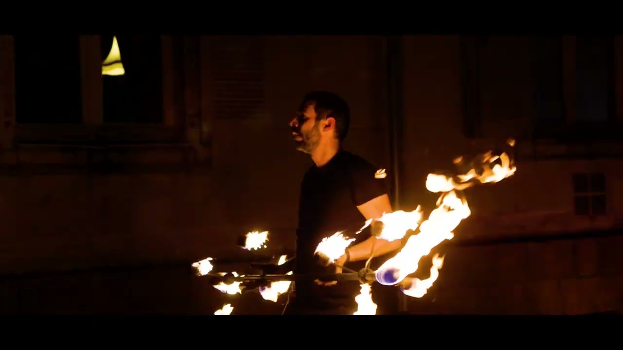Jongleur de feu - artiste de feu - ( Jonglage et pyrotechnie ) - performance enflamm&eacute;e mariage