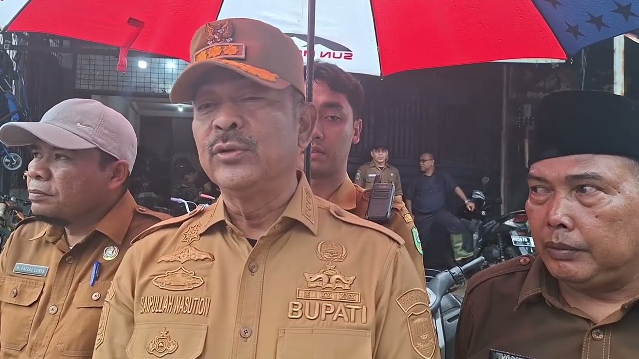 Bupati Saipullah Tinjau Drainase Tersumbat di Pasar Lama Panyabungan