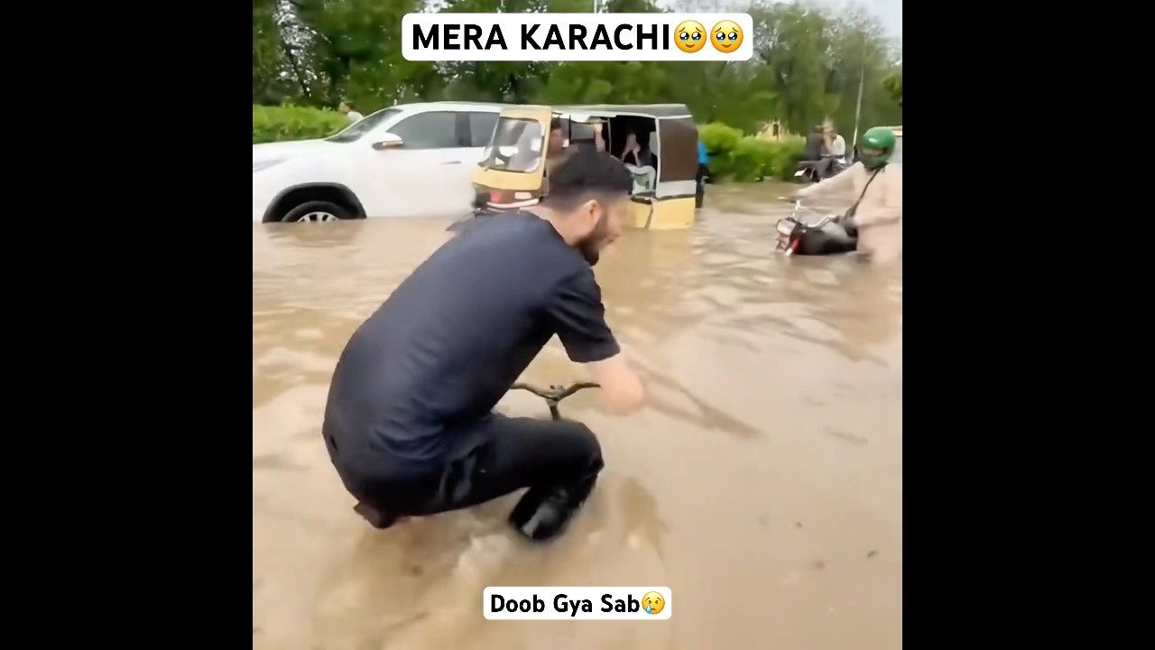 Hamara Karachi Sab Doob Gya🥹 #karachiweather #funny #karachi #rain #viral