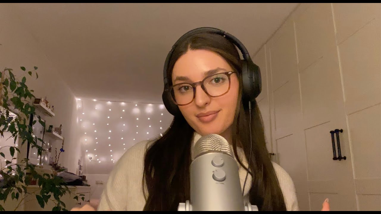 asmr: hand movements, mic brushing & sweater scratching 🩷