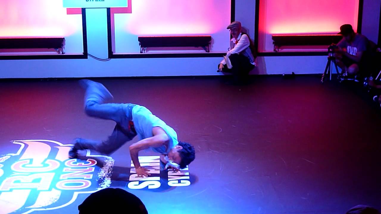 Grazy VS Chey.  FINAL - RedBull BC One Spain Cypher 2012