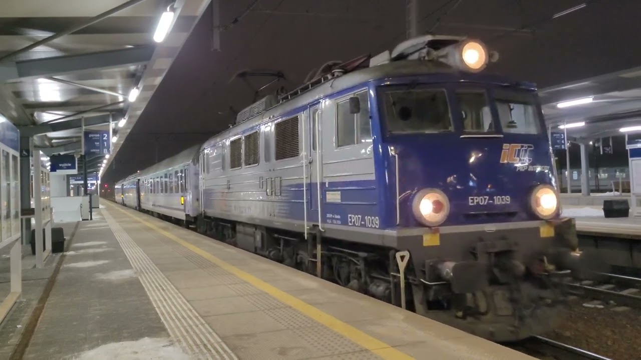 PKPIC EP07, EP07-1039 departing Kraków Płaszów 