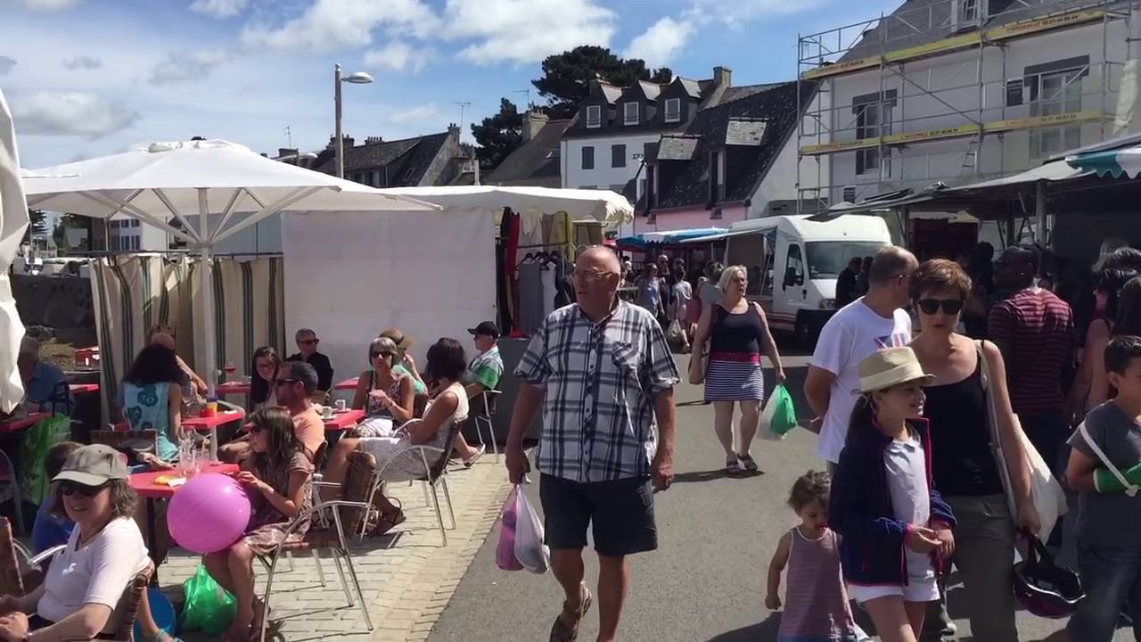 Arzon le bourg Le march&eacute; Morbihan