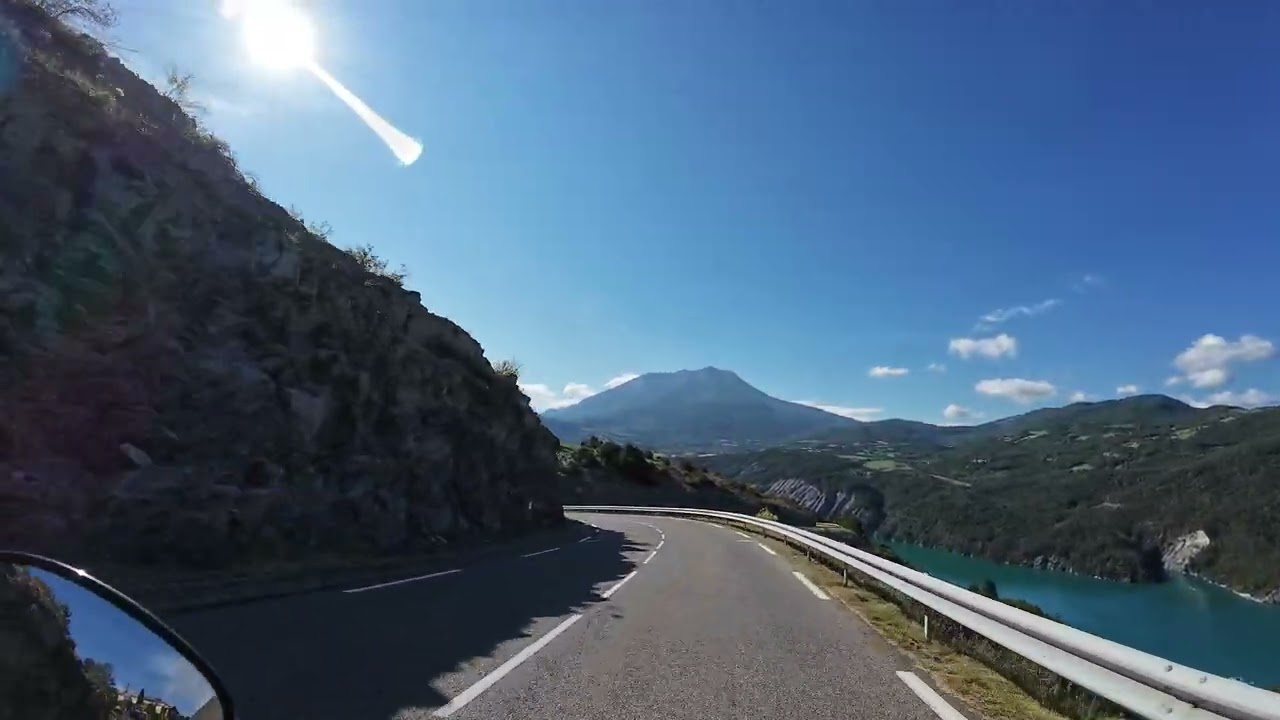 POV Moto Guzzi V9 někde ve Francii (Lac de Serre-Ponçon) zbytky na kartě