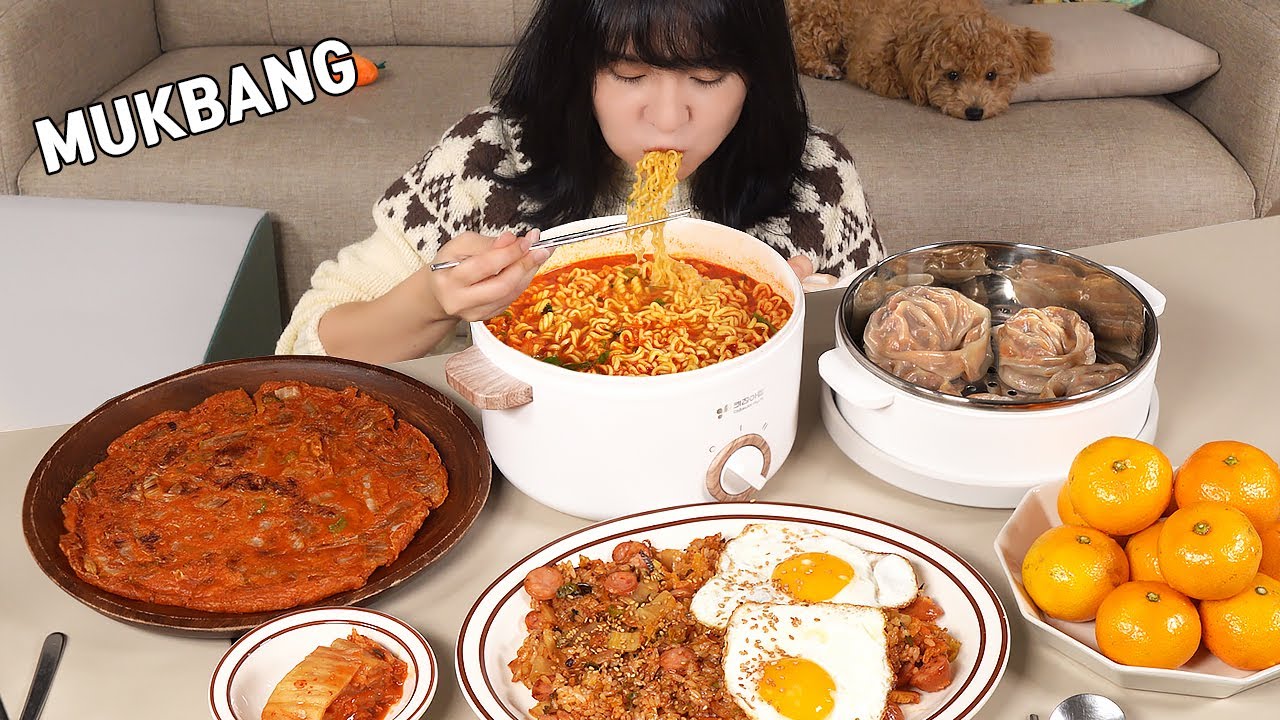 Mukbang :) Вечеринка с кимчи~ (лапша кимчи, жареный рис с кимчи, блины с кимчи, клецки с кимчи).