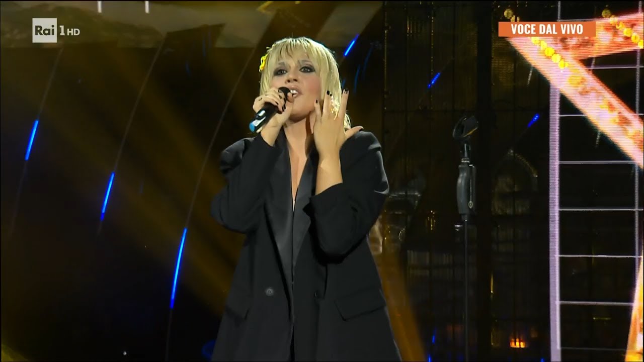 Amelia Villano - Miley Cyrus canta 