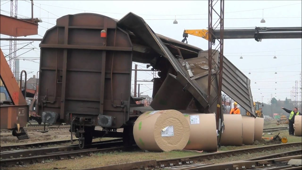 Godsvogn væltet i Ringsted den 6 april 2011.wmv