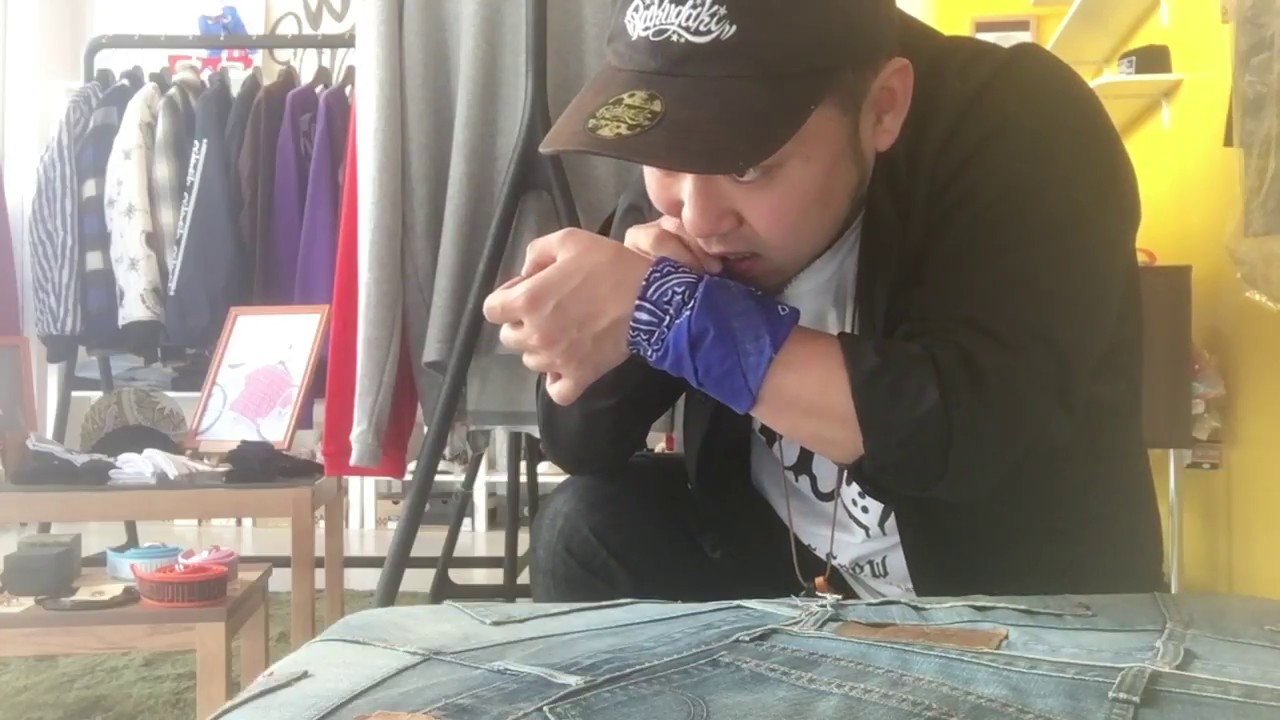【バンダナの付け方講座!!】(腕、首の場合)折り方、結び方、巻き方『#ホワカラ』ファッション新作紹介#78おしゃれさん必見！！