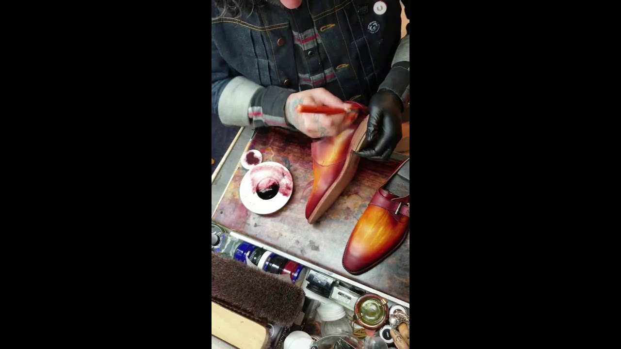 Handfinishing Single Monks Patina Shoes.