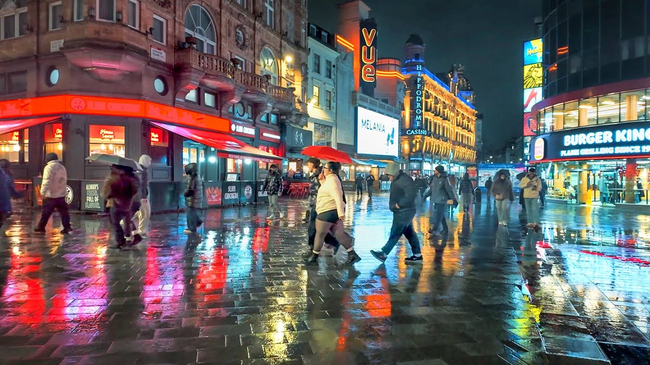 A Rainy Night in London&rsquo;s West End | 4K HDR London Walking Tour 2026