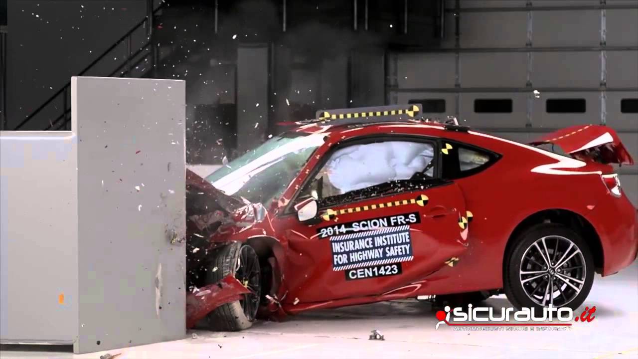 Crash test IIHS Small Overlap - Subaru BRZ - Toyota GT-86