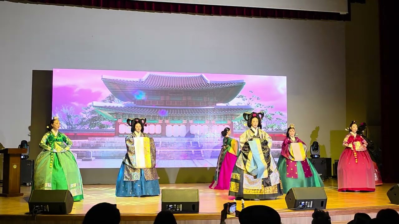 2026.02.14_자선 패션쇼 비단에 담아내다.. 궁중한복