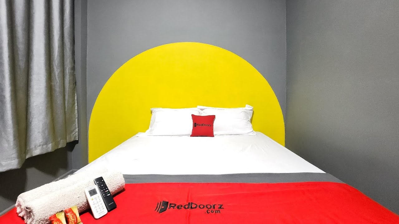 RedDoorz Near Stasiun Tanah Abang | Jakarta, Indonesia | Hotel Review 🛏️