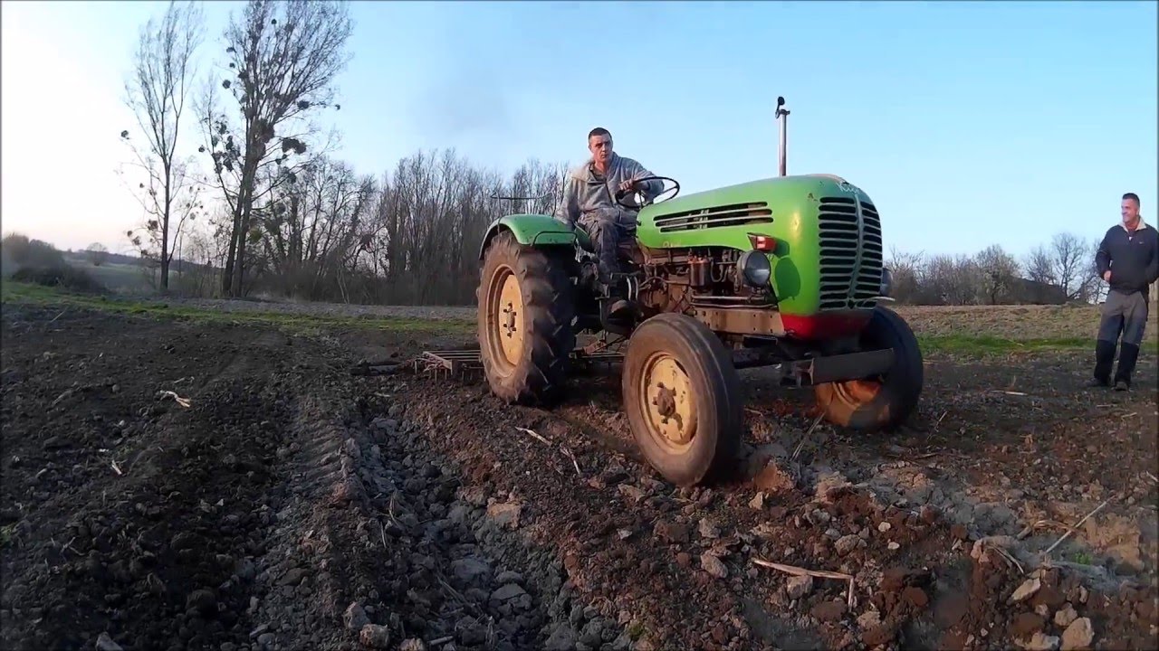 Szántás elboronálása Steyr 188 traktorral.