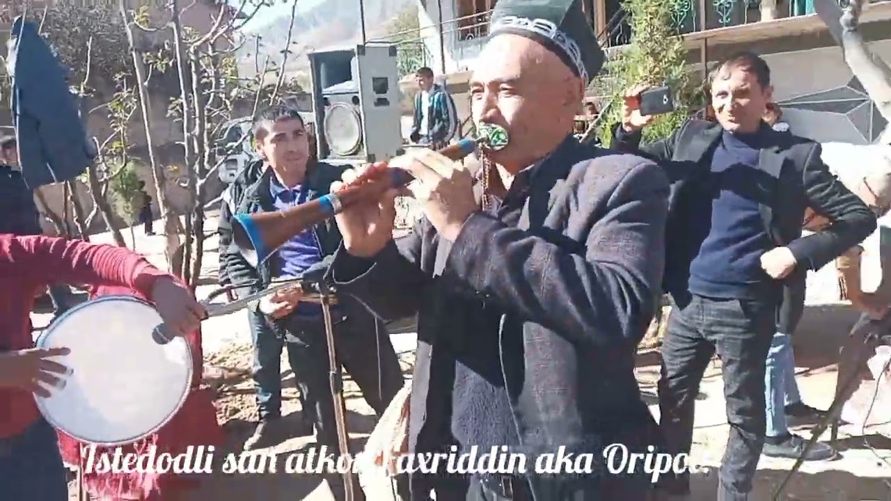 ustoz san'atkor Farxiddin Oripov milliy falkilyor chor qars kuyi bilan.