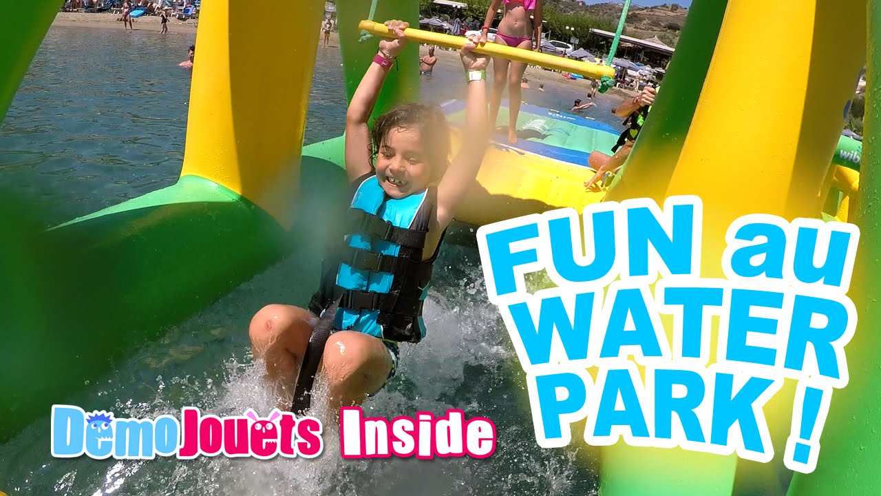 FUN & PARC AQUATIQUE gonflable WATER PARK à la MER - VACANCES en FAMILLE