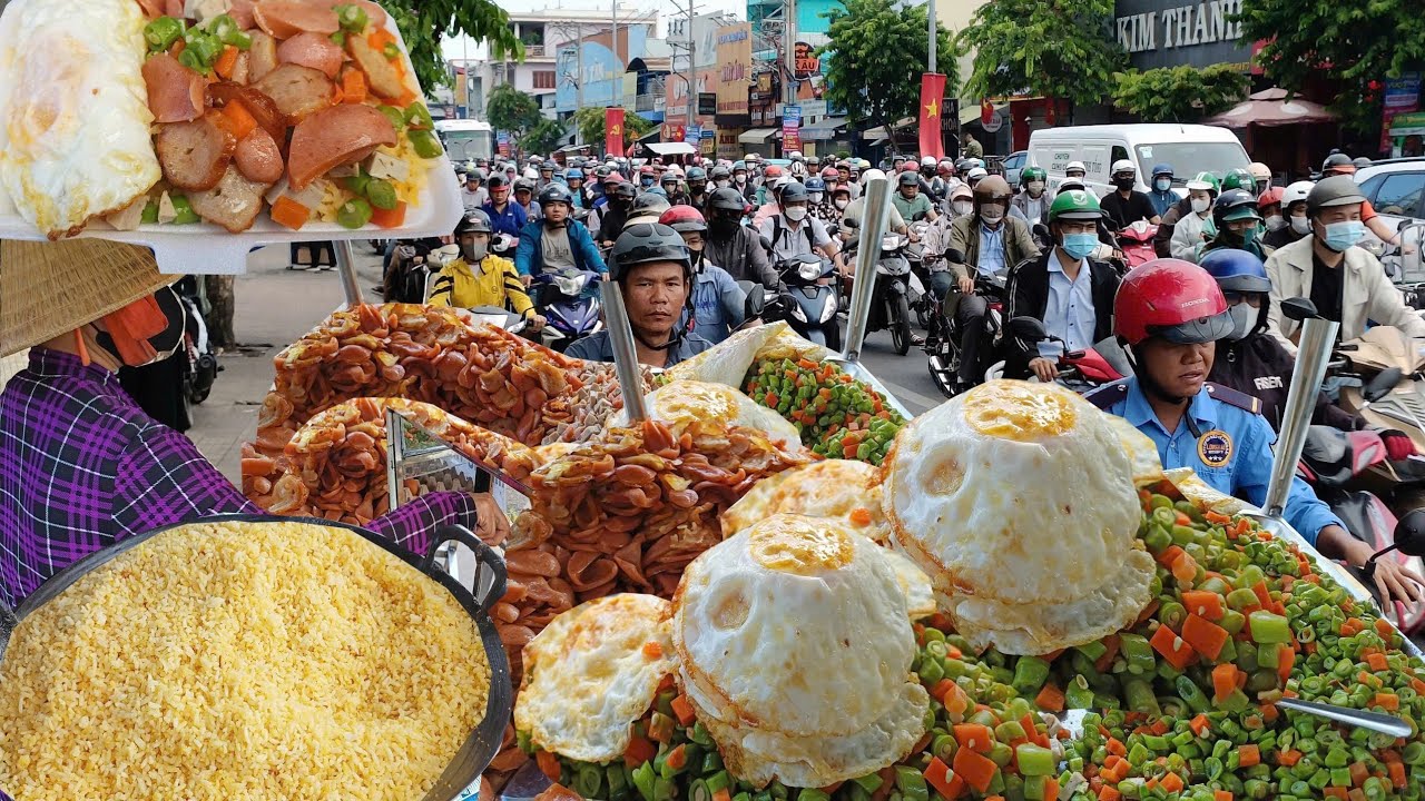 NGON RẺ XE CƠM CHIÊN 20K ĐẦY TOPPING BÁN TRÊN VỈA HÈ SÀI GÒN CHO NGƯỜI LAO ĐỘNG ĂN QUẬN VÙNG VEN