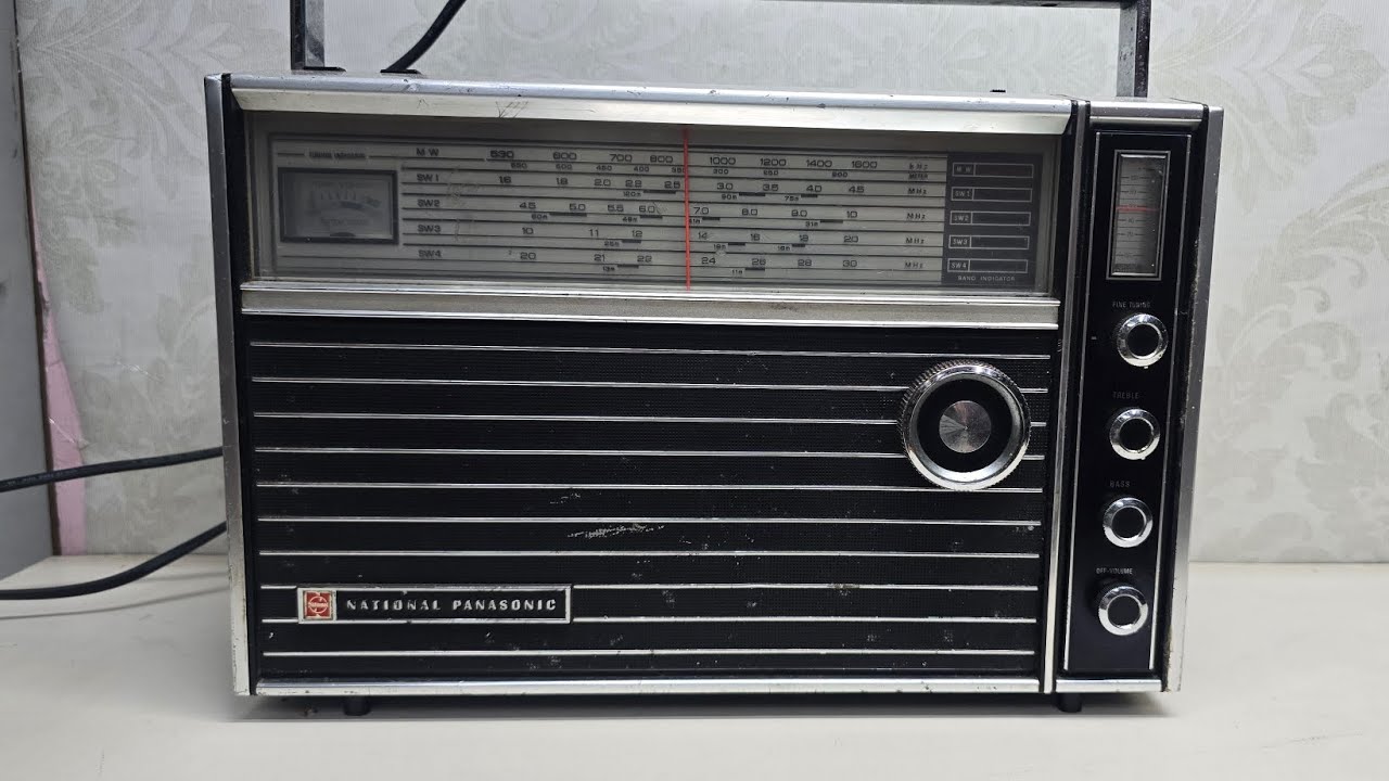 #National Panasonic are R-2500B  💥# 5 Band vintage 💥Transistor Radio All complete 💯 Mo. 9427322171