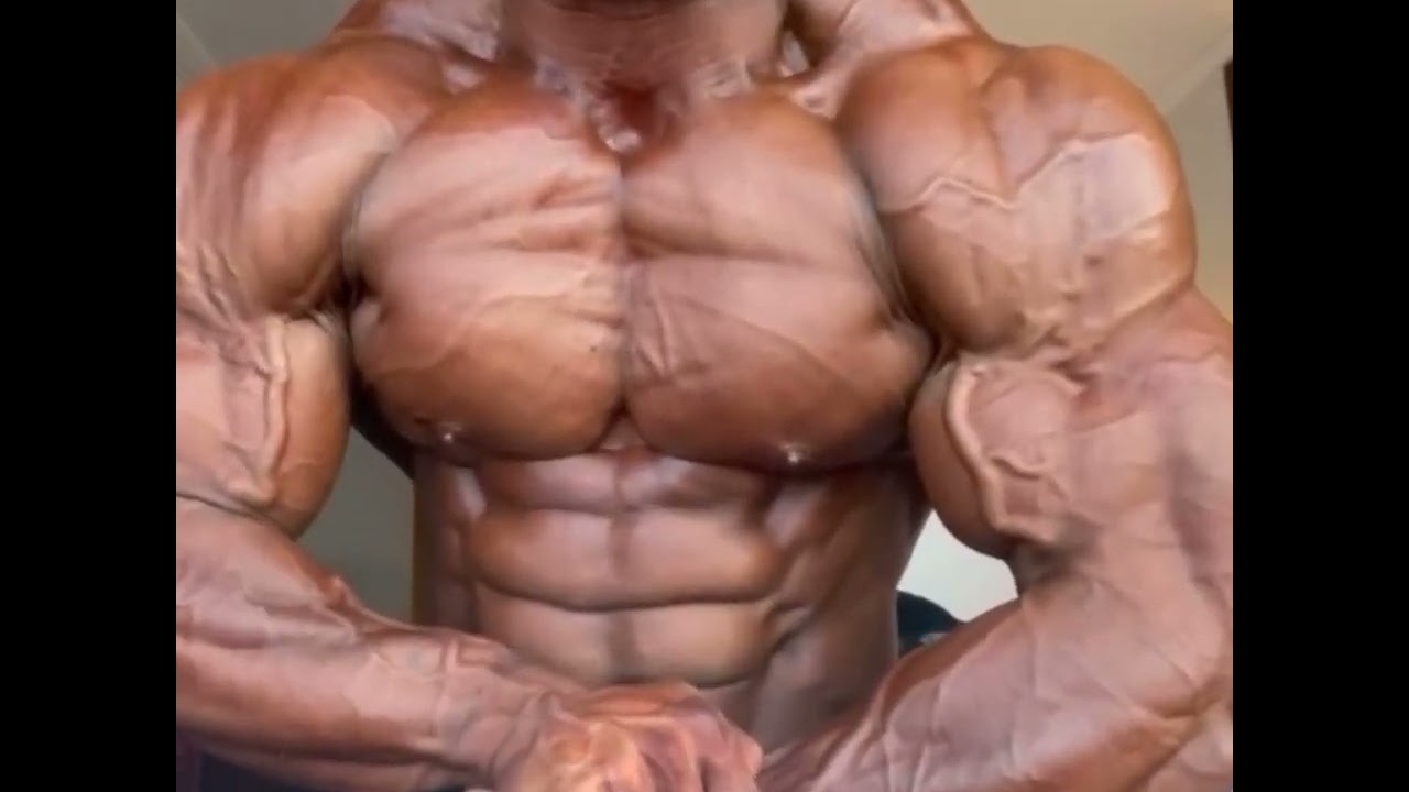 🌟Muscle monster posing! #muscle #bodybuilding #bodybuilder #posing #great #chest #vascular #biceps