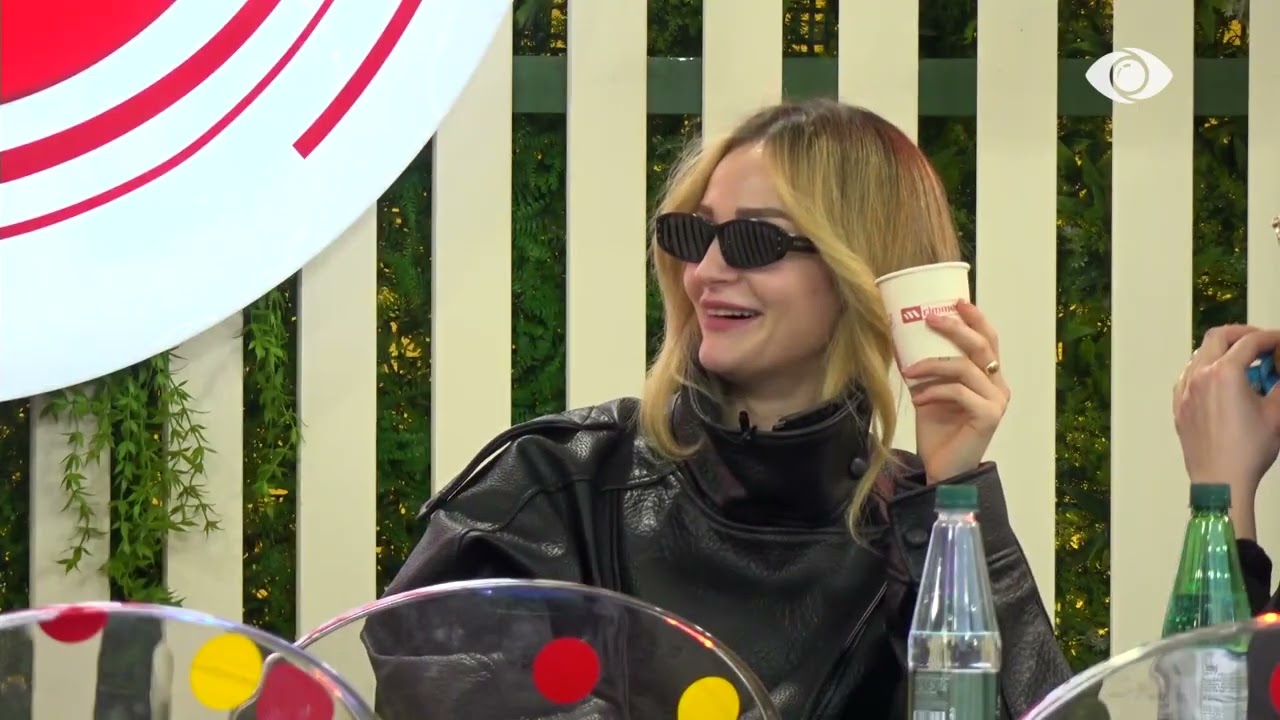“E di si është televizioni?”/ Miri pyet Selinën: Duhet të ketë shumë çuna që vajzat të bien në sy