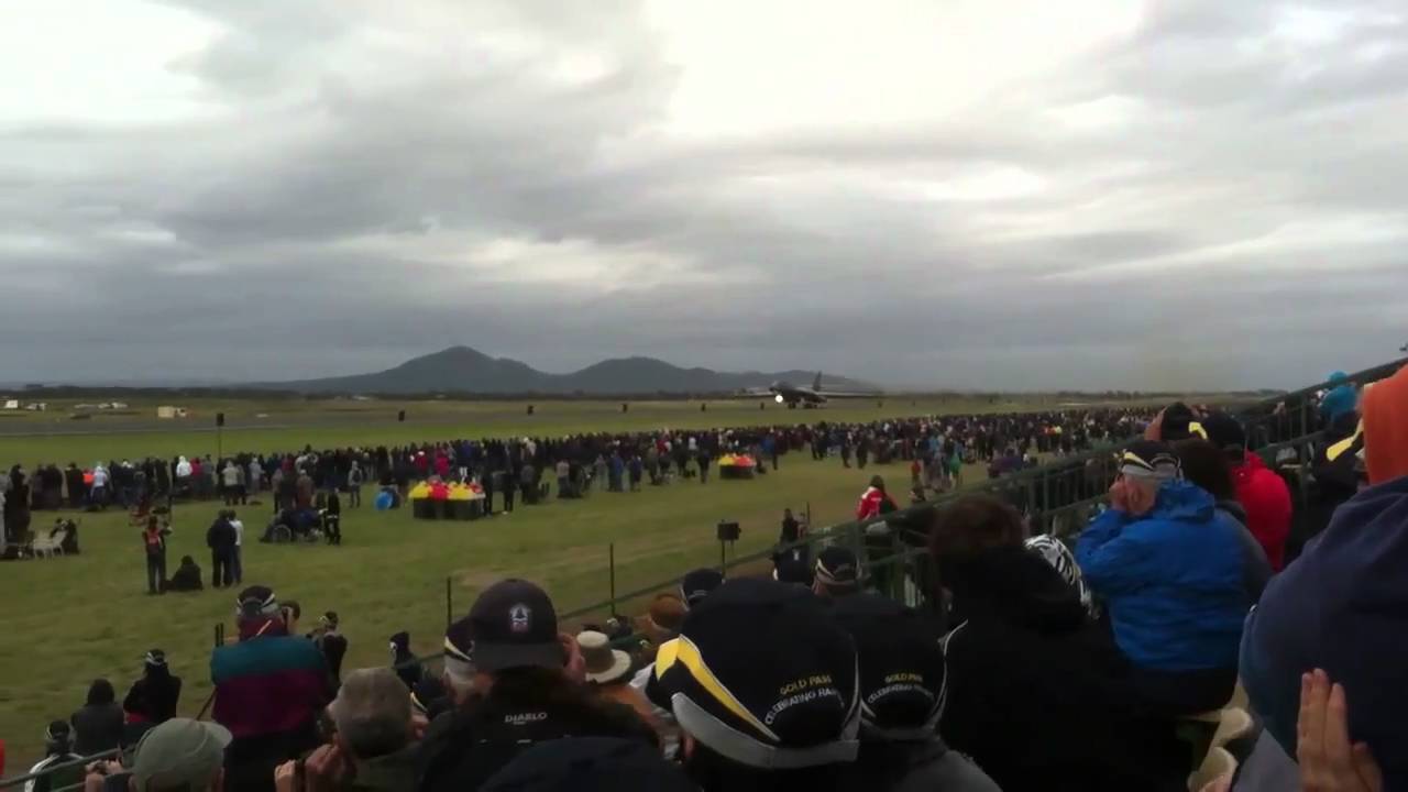 B1 bomber takeoff airshow 2011