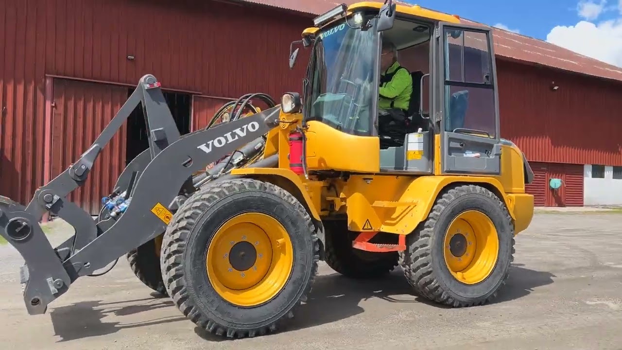 Volvo L35 GT med många redskap