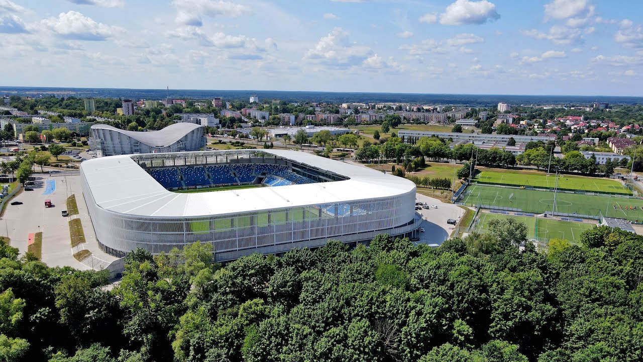 Stadion ORLEN. Tak wygląda stadion Wisły Płock. Dron FPV.