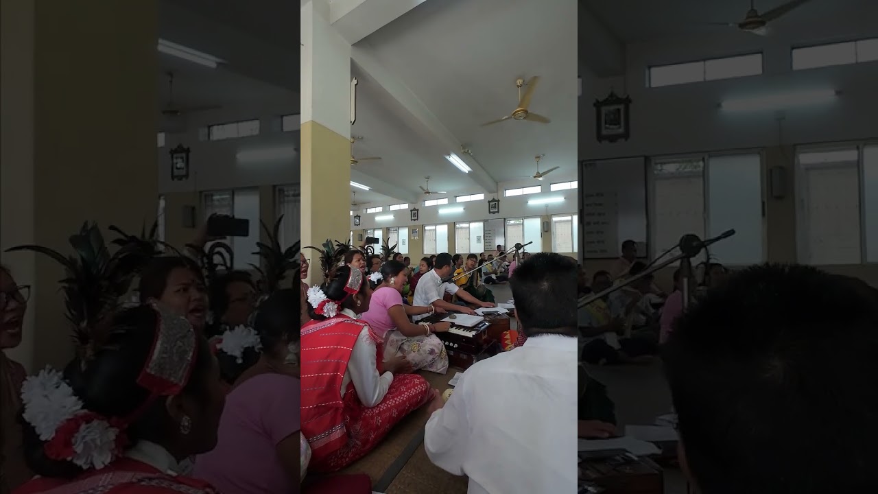 গির্জা শেষে আনন্দঘন কীর্তন পরিবেশনা