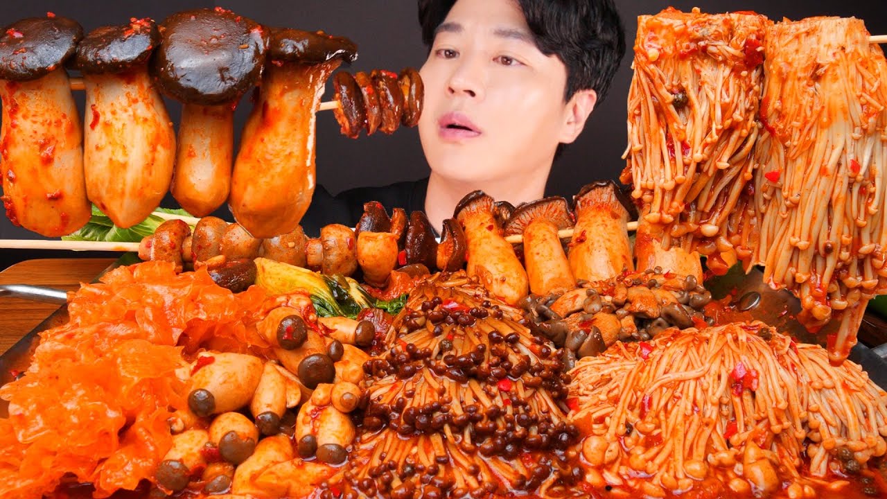 есть острые грибы с огненным соусом. эноки гриб, шиитаке, вешенка🍄 SPICY MUSHROOMS MUKBANG