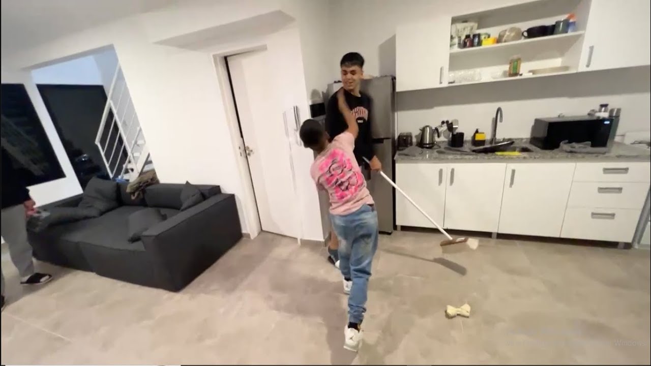 Lo tiene DE HIJO A PELOZO UN WACHIN  Twitch-Untwitch-twitchç