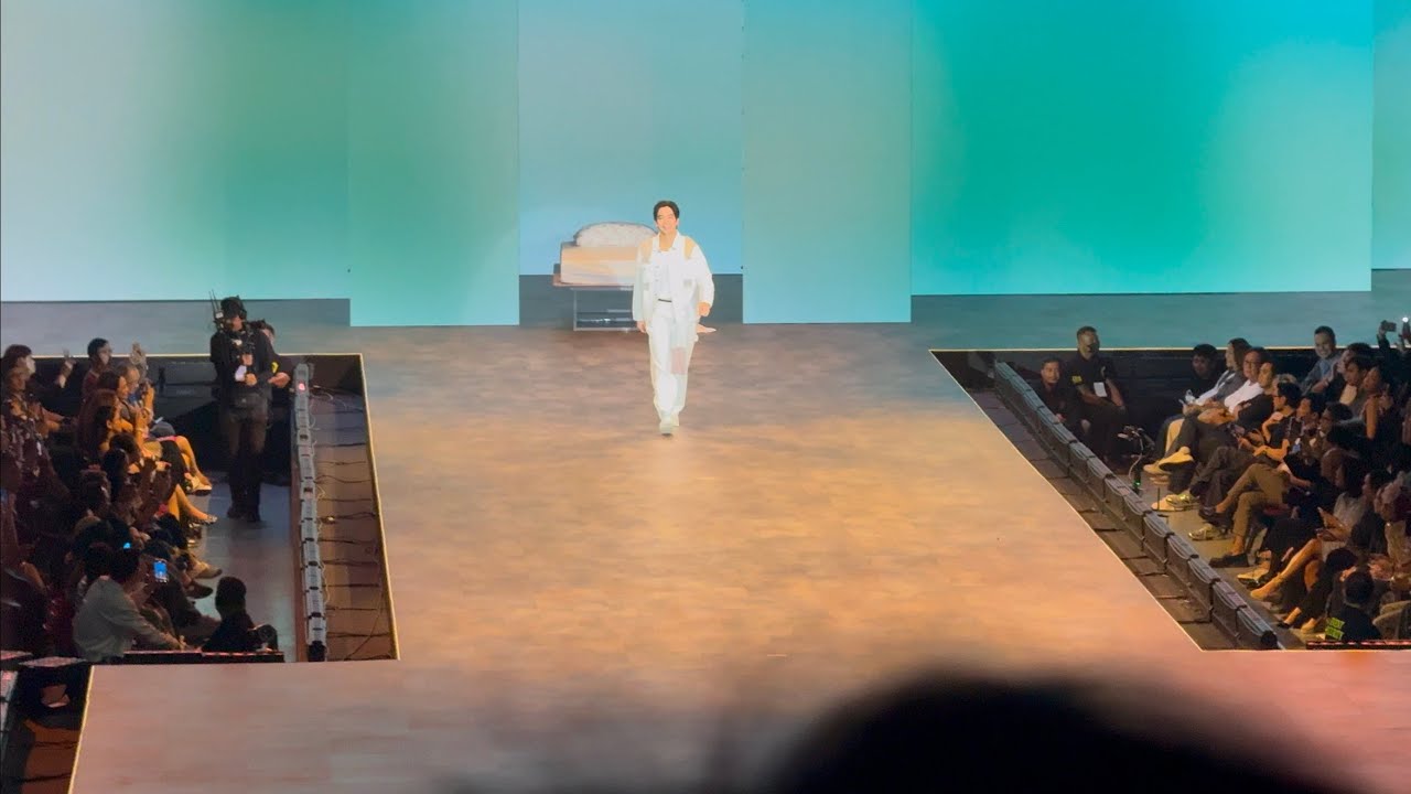 [4K] 250321 JOSHUA GARCIA WALK @ BENCH BODY OF WORK FASHION SHOW | MOA ARENA