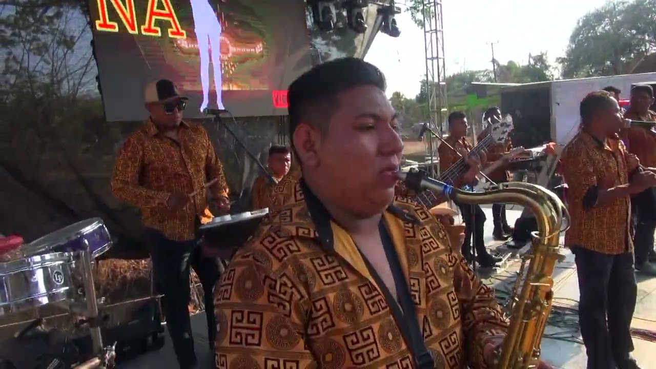 RAZA COSTEÑA / POPURRI CUMBIAS ( MACONDO, MUEVELO ).