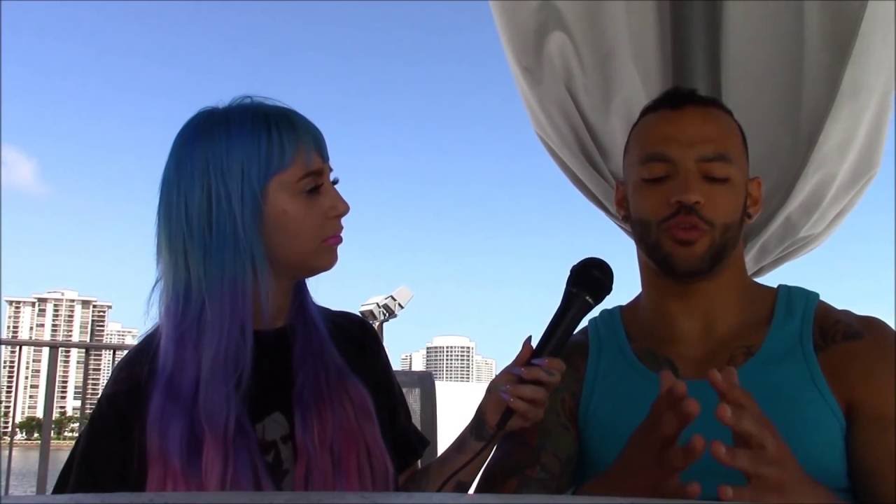 Ricochet on Johnny Mundo